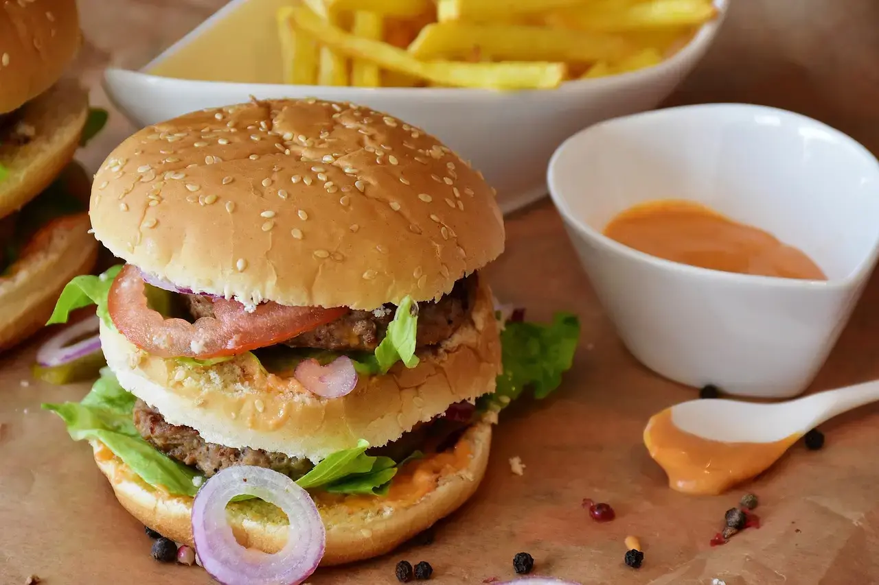 5 burgerów w stylu kuchni fusion, których musisz spróbować!